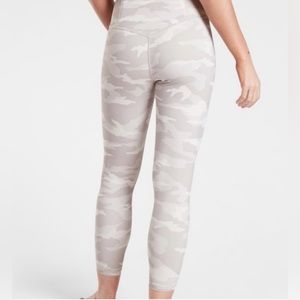 Athleta Elation Camo 7/8 Tights Women’s Size Small